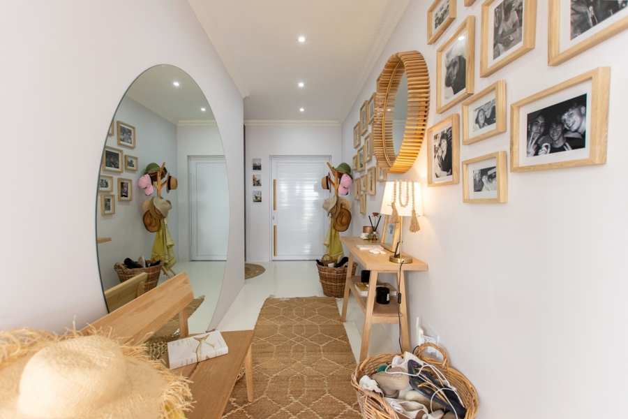 4 Bedroom Property for Sale in Sandy Point Western Cape